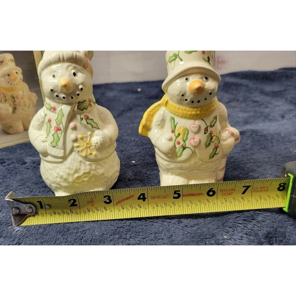 NEW VINTAGE VANILLA CREAM CHRISTMAS SNOWMAN SNOWLADY SALT & PEPPER SHAKERS